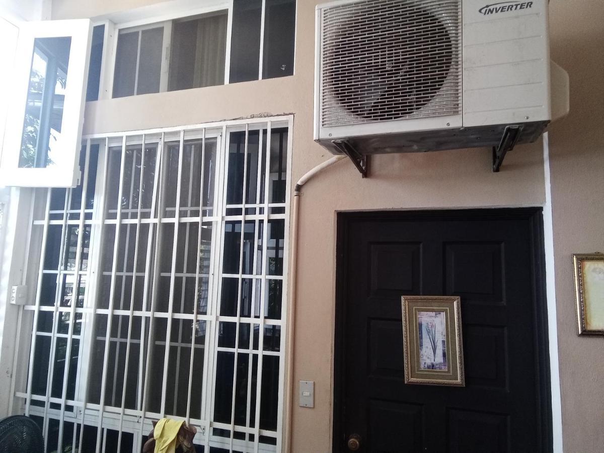 Hotel Casa De Don Francisco ฟลอเรส ภายนอก รูปภาพ